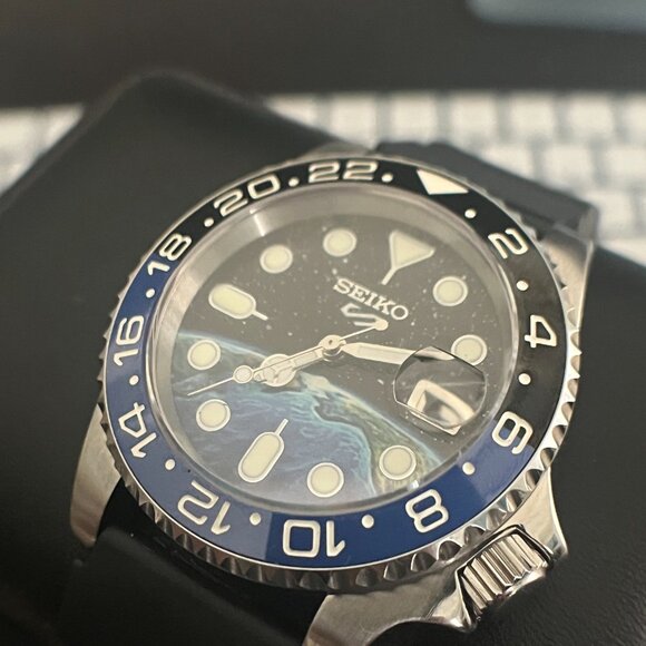 Seiko Mod The World Automatic Watch - Picture 2 of 5